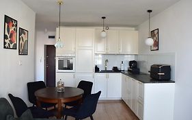 Apartament Teatralny - Komfort w Sercu Miasta Klimatyzacja
