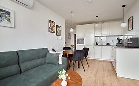 Apartament Teatralny - Komfort w Sercu Miasta Klimatyzacja